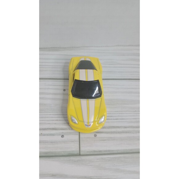 Hot Wheels Chevrolet Corvette C6, Yellow with White Stripes, 1:64; Loose - Picture 6 of 7